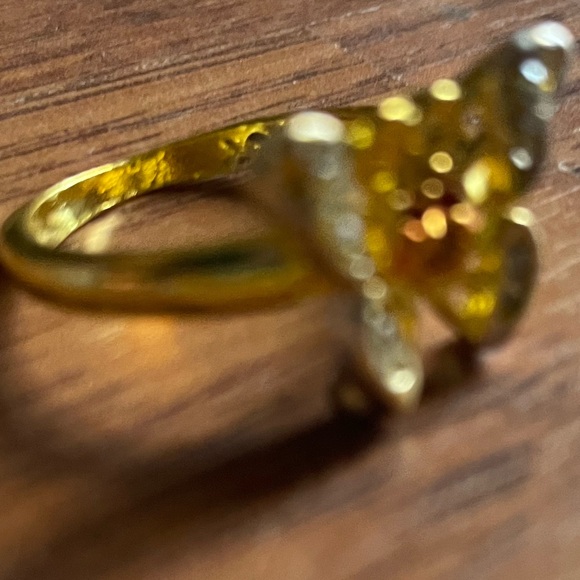 Gold color size 10 butterfly ring with rhinestones new in package - Picture 2 of 5